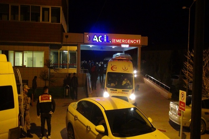 Çınar'da kerpiç ev çöktü 2 kardeş hayatını kaybetti 11