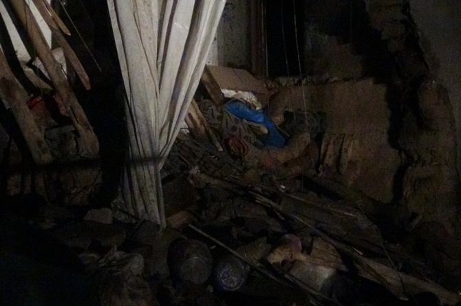Çınar'da kerpiç ev çöktü 2 kardeş hayatını kaybetti 15