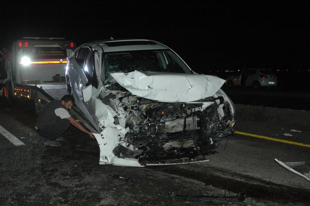 Çınar’da 2 otomobil kafa kafaya çarpıştı: 4 ağır 6 yaralı 14