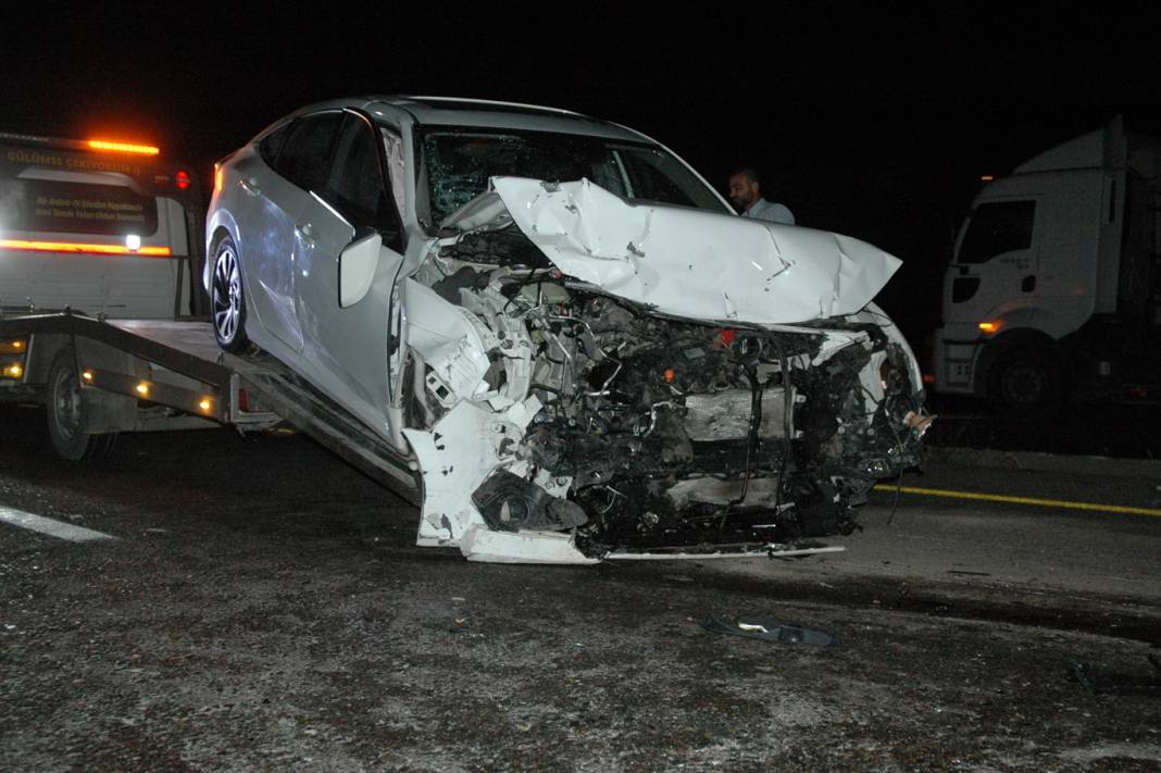 Çınar’da 2 otomobil kafa kafaya çarpıştı: 4 ağır 6 yaralı 15