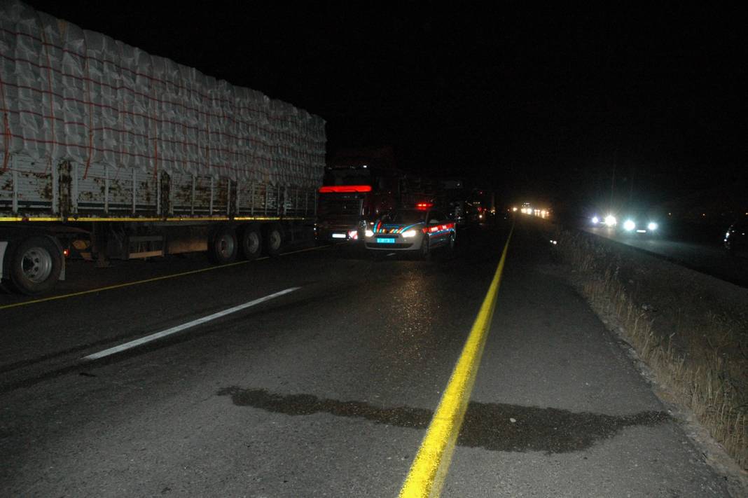 Çınar’da 2 otomobil kafa kafaya çarpıştı: 4 ağır 6 yaralı 16