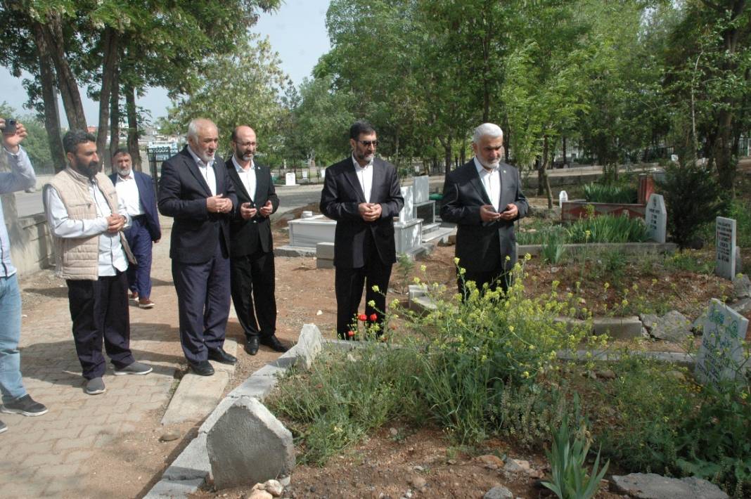 HÜDA PAR Genel Başkanı Yapıcıoğlu’ndan vefat eden Tekdal’ın ailesine bayram ziyareti 10