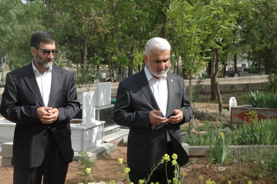 HÜDA PAR Genel Başkanı Yapıcıoğlu’ndan vefat eden Tekdal’ın ailesine bayram ziyareti 11