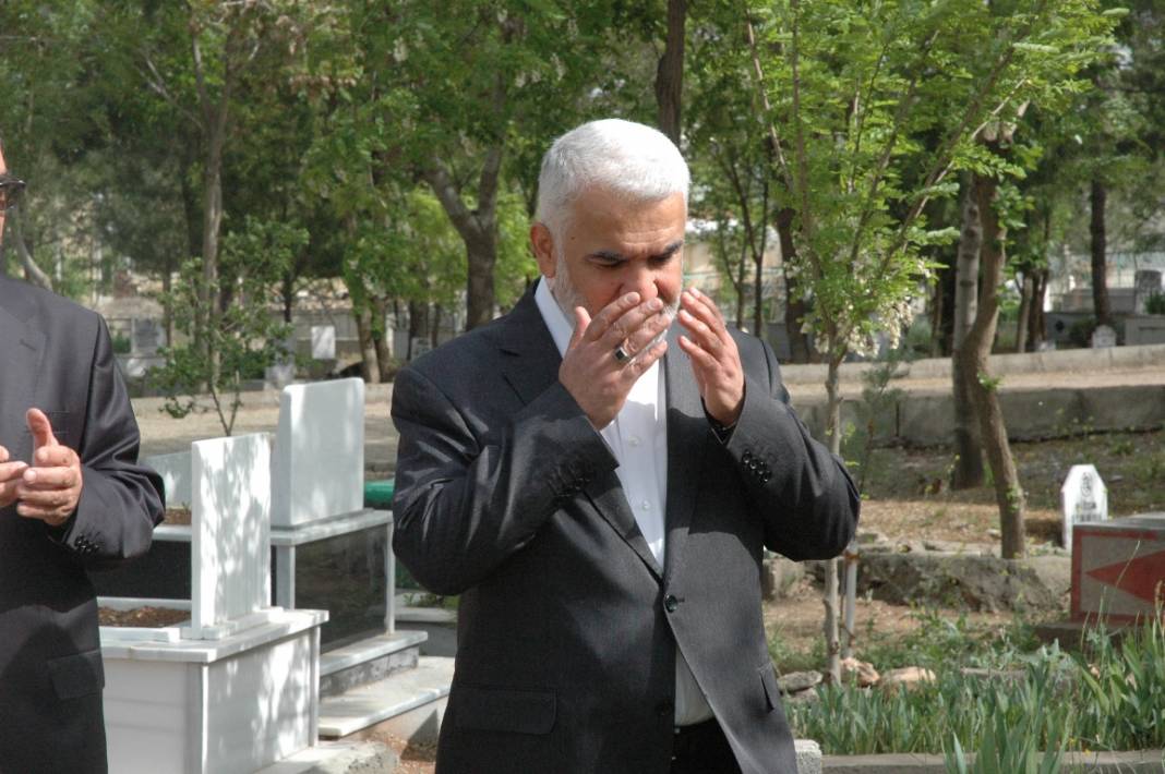 HÜDA PAR Genel Başkanı Yapıcıoğlu’ndan vefat eden Tekdal’ın ailesine bayram ziyareti 12