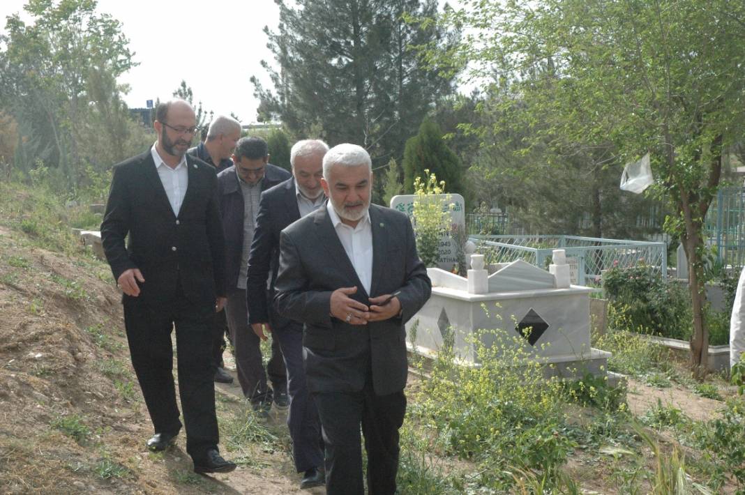HÜDA PAR Genel Başkanı Yapıcıoğlu’ndan vefat eden Tekdal’ın ailesine bayram ziyareti 19