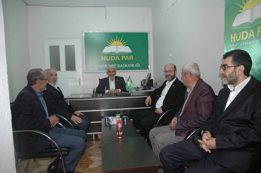 HÜDA PAR Genel Başkanı Yapıcıoğlu’ndan vefat eden Tekdal’ın ailesine bayram ziyareti 22