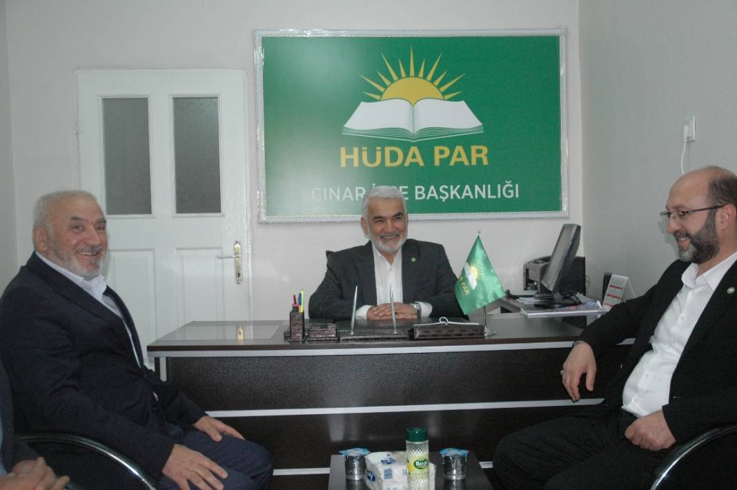 HÜDA PAR Genel Başkanı Yapıcıoğlu’ndan vefat eden Tekdal’ın ailesine bayram ziyareti 23