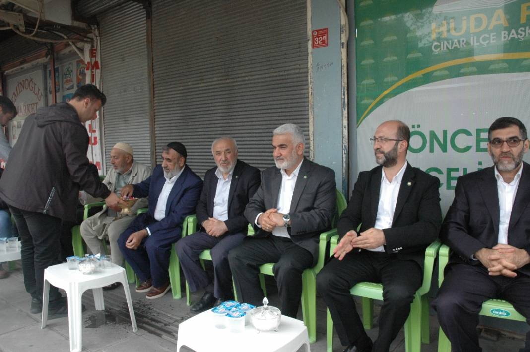 HÜDA PAR Genel Başkanı Yapıcıoğlu’ndan vefat eden Tekdal’ın ailesine bayram ziyareti 26