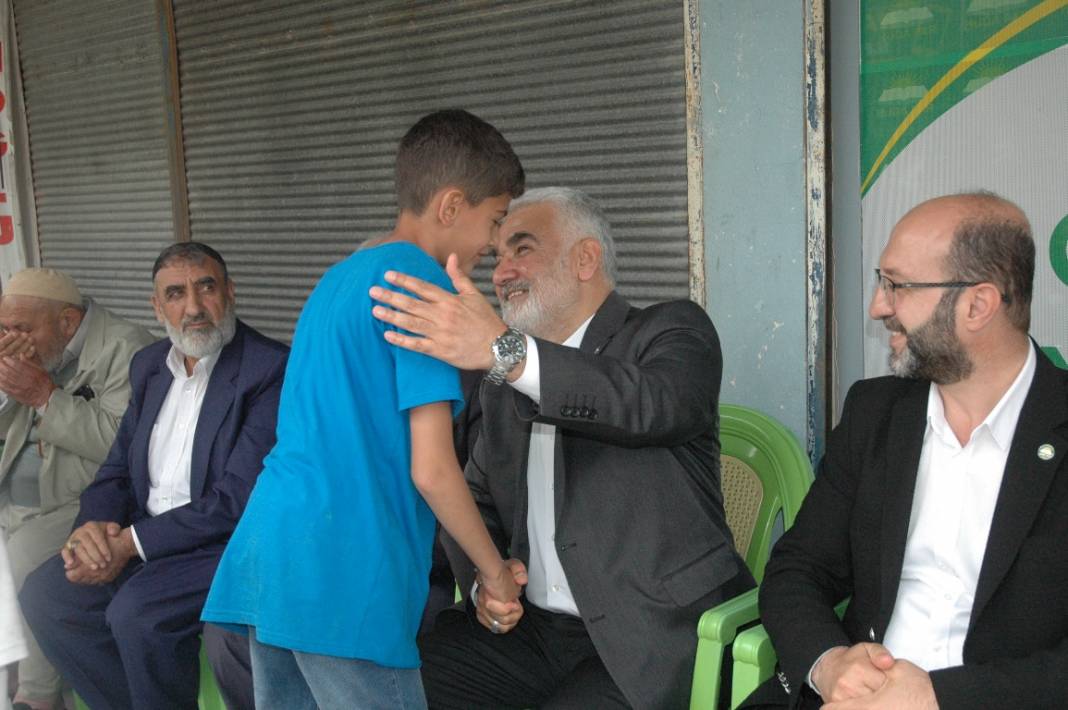 HÜDA PAR Genel Başkanı Yapıcıoğlu’ndan vefat eden Tekdal’ın ailesine bayram ziyareti 27