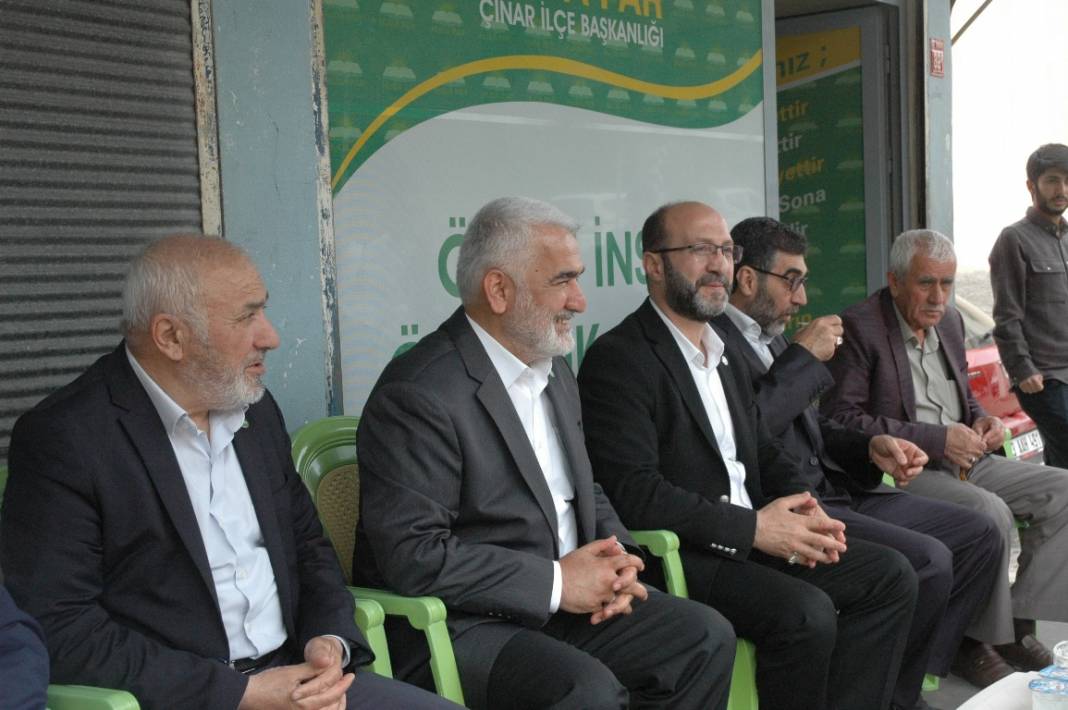 HÜDA PAR Genel Başkanı Yapıcıoğlu’ndan vefat eden Tekdal’ın ailesine bayram ziyareti 29