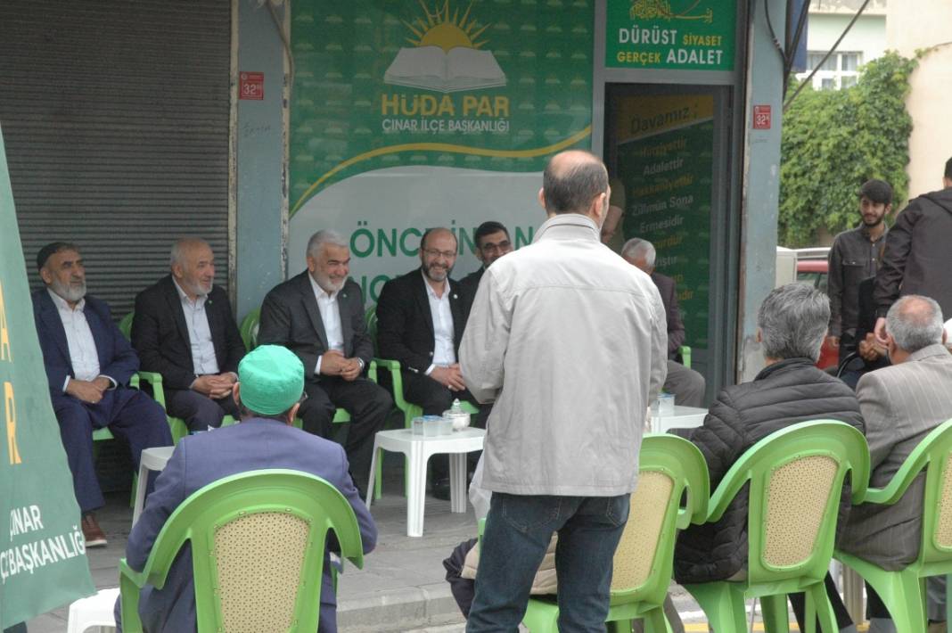 HÜDA PAR Genel Başkanı Yapıcıoğlu’ndan vefat eden Tekdal’ın ailesine bayram ziyareti 31