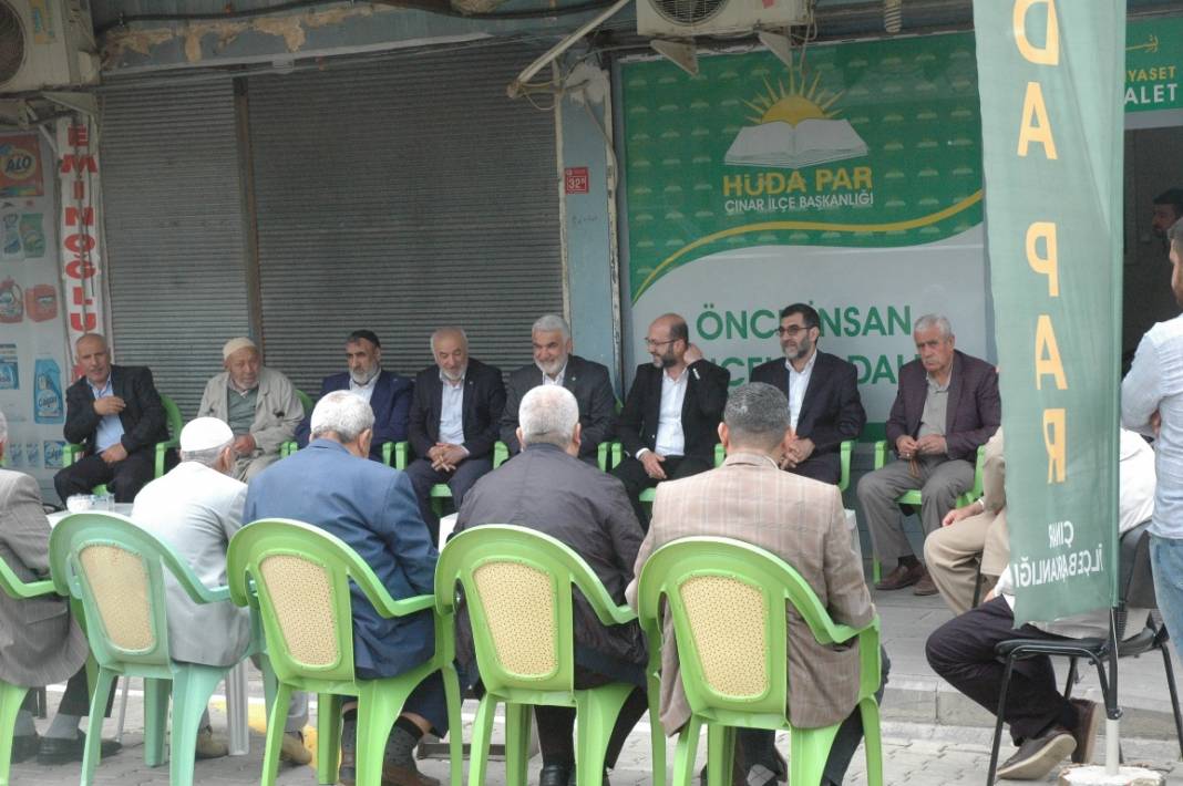 HÜDA PAR Genel Başkanı Yapıcıoğlu’ndan vefat eden Tekdal’ın ailesine bayram ziyareti 32