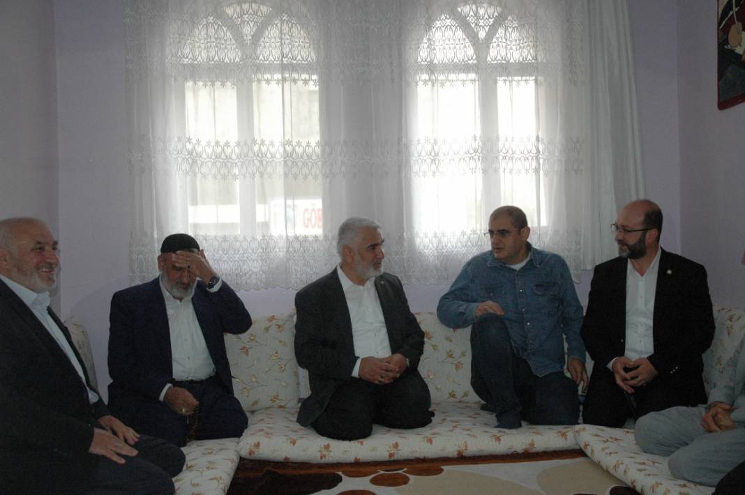 HÜDA PAR Genel Başkanı Yapıcıoğlu’ndan vefat eden Tekdal’ın ailesine bayram ziyareti 33
