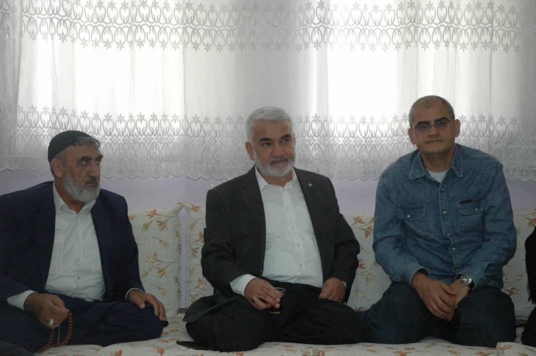 HÜDA PAR Genel Başkanı Yapıcıoğlu’ndan vefat eden Tekdal’ın ailesine bayram ziyareti 38