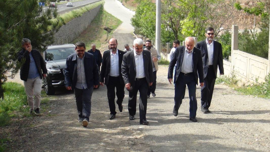 HÜDA PAR Genel Başkanı Yapıcıoğlu’ndan vefat eden Tekdal’ın ailesine bayram ziyareti 41