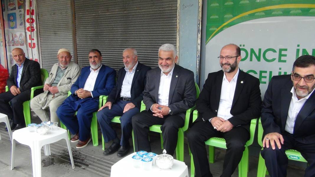 HÜDA PAR Genel Başkanı Yapıcıoğlu’ndan vefat eden Tekdal’ın ailesine bayram ziyareti 48