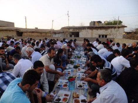 Çınar Şefkat Der İftar Yemeği Verdi 4