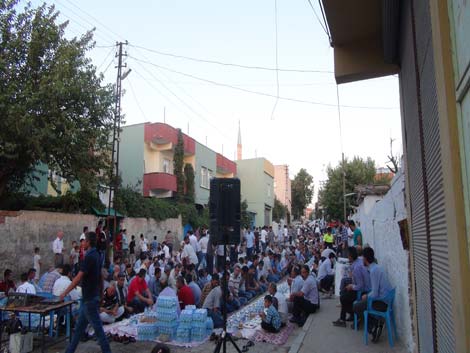 Çınar Şefkat Der İftar Yemeği 2013 10