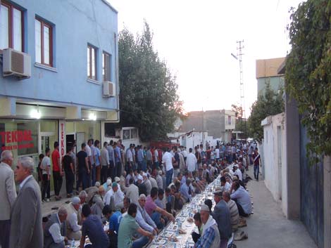 Çınar Şefkat Der İftar Yemeği 2013 13