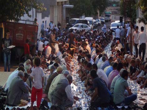 Çınar Şefkat Der İftar Yemeği 2013 22