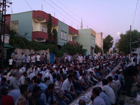 Çınar Şefkat Der İftar Yemeği 2013 27