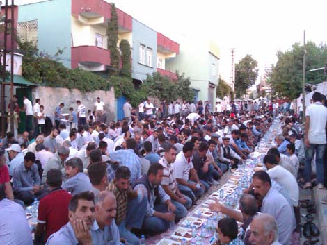 Çınar Şefkat Der İftar Yemeği 2013 28