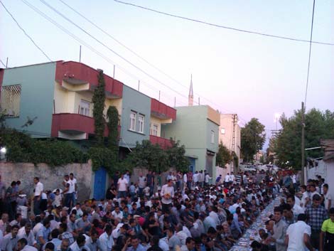 Çınar Şefkat Der İftar Yemeği 2013 30
