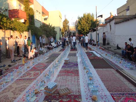 Çınar Şefkat Der İftar Yemeği 2013 5