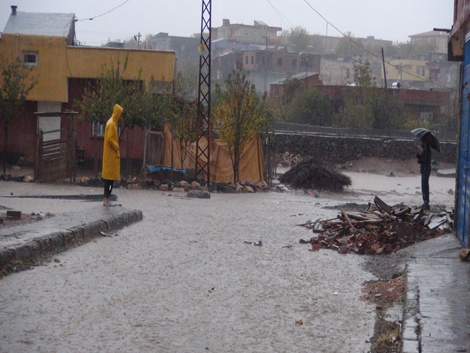 Çınar’da Sağanak Yağış Hayatı Olumsuz Etkiledi 12