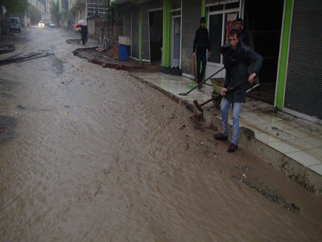 Çınar’da Sağanak Yağış Hayatı Olumsuz Etkiledi 16