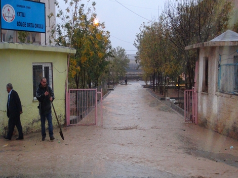 Çınar’da Sağanak Yağış Hayatı Olumsuz Etkiledi 18