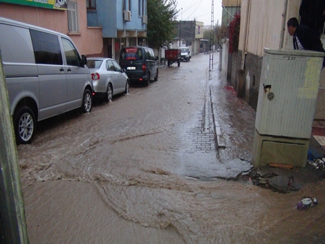 Çınar’da Sağanak Yağış Hayatı Olumsuz Etkiledi 5