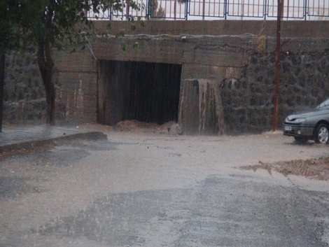 Çınar’da Sağanak Yağış Hayatı Olumsuz Etkiledi 9