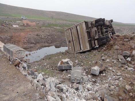 Çınar'daki tarihi  Pira Xané köprüsü  tarihi kazalara  sahne oluyor 2