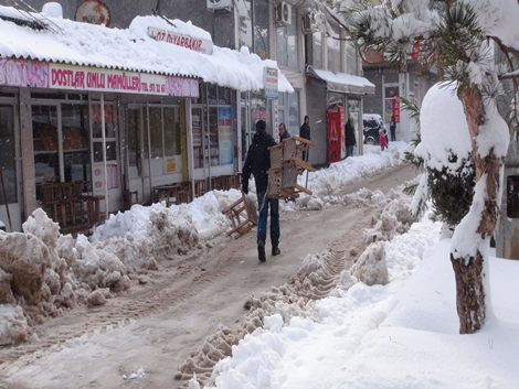 Çınar’da karın boyu yarım metreyi geçti 26
