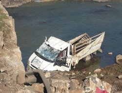 Çınar'da tarihi Dilaver Köprüsü'nde bir kaza daha: Biri ağır 2 yaralı foto