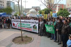 Adana’da yerli Charlie Hebdo'lara lanet yağdı