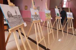 Karakalem çalışmalarını ihtiyaç sahipleri için satıyor