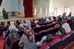 Silvan'da "İslam'da Kadın Kimliği" konulu konferans