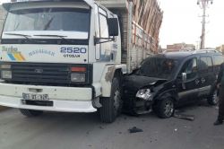 Park halindeki kamyona çarptı