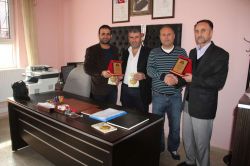 Siyer Sınavına katkısı olanlara teşekkür plaketi verildi