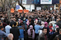 Siirt’te binlerce kişi Gündem Gazetesini tel’in etti video