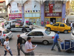 Aracı Çekiciye Bindirilen Taksi Şoförü Şok Yaşadı