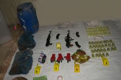 Diyarbakır’da Peyasta mezarlıkta silah ve bomba ele geçirildi