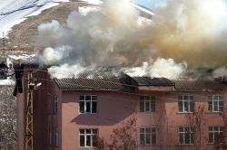 Metruk binada çıkan yangın tepkilere neden oldu video