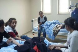 90 öğrenci yediği yemekten zehirlendi