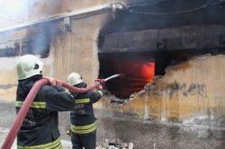 Roketin isabet ettiği market küle döndü