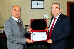 Yarım asırlık arşivini Yüzüncü Yıl Üniversitesi’ne bağışladı foto