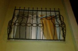 Hırsızlar korkuluğu kırıp içeri girdi