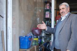 Bağlar esnafı yaralarını sarmaya çalışıyor video foto